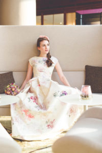 frühlings-Brautkleid mit Blumenprint